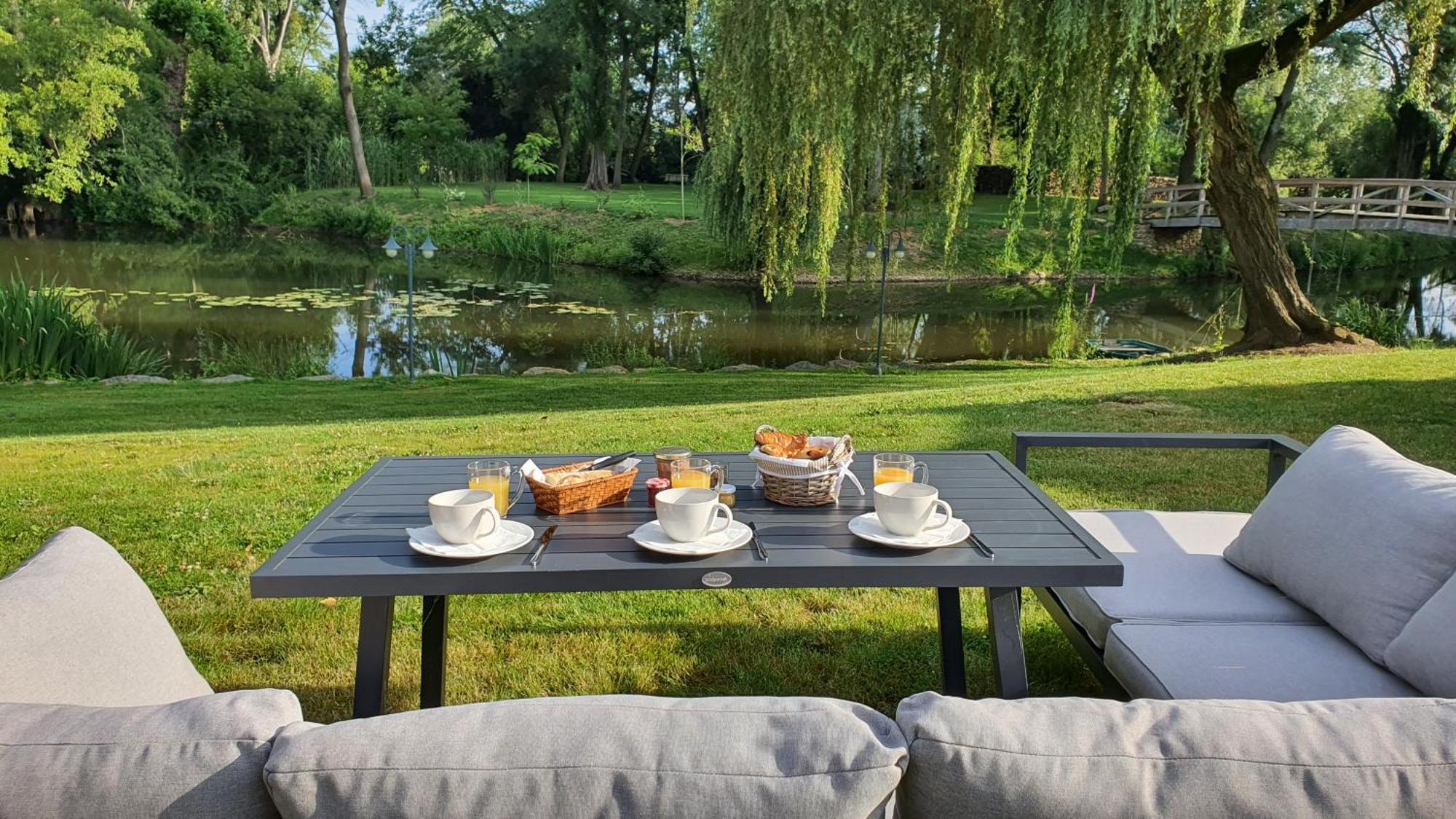 Au Fil De L'Eau Bed and Breakfast La Chapelle-Saint-Aubin Buitenkant foto